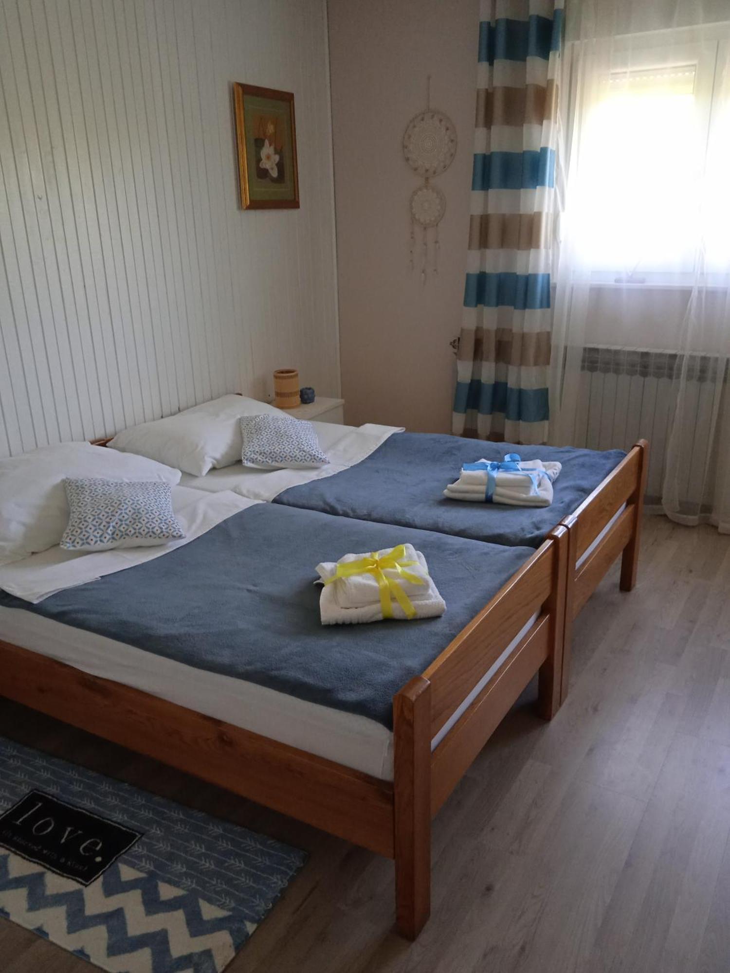 Studio Luna Appartement Karlovac Esterno foto